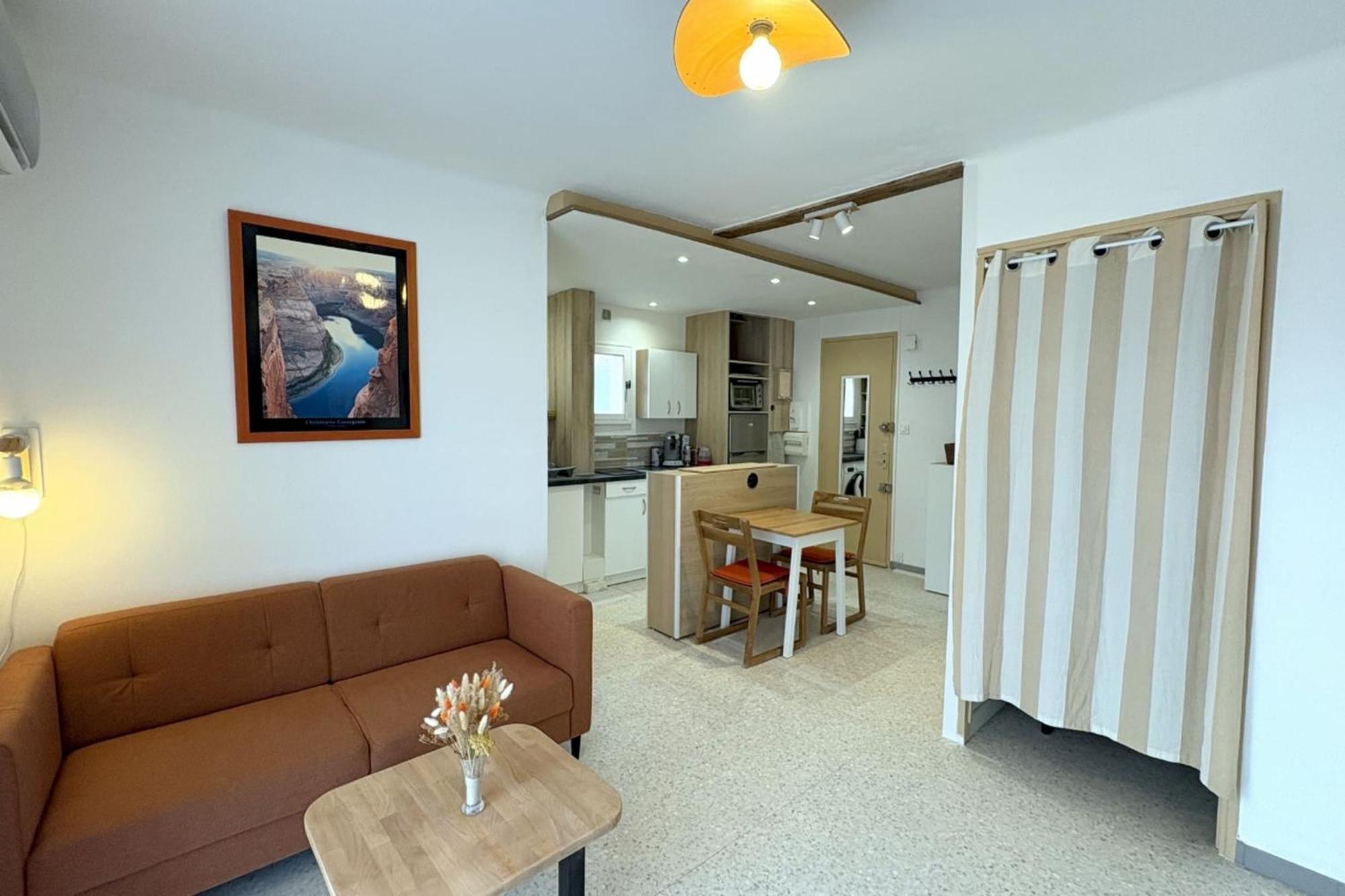 1 Bedroom - Near The Apartment